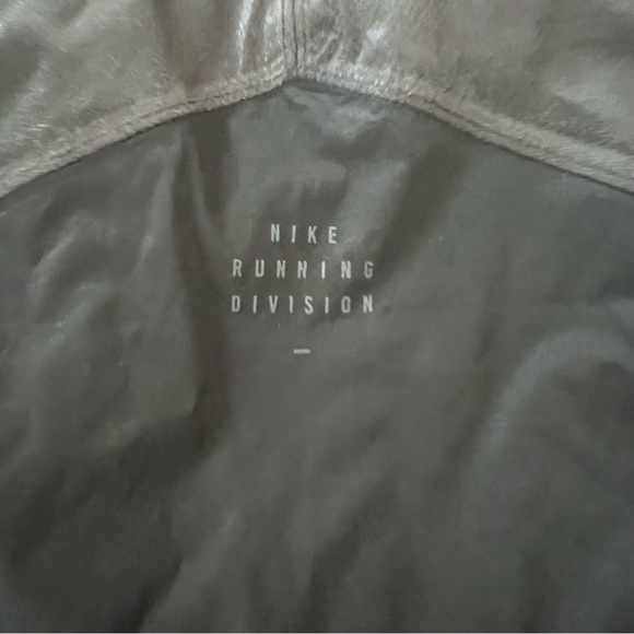 Nike Storm-FIT ADV Down-Fill Run Division Women's Black Running Jacket - Picture 10 of 16
